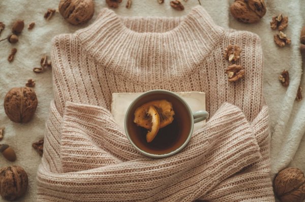 How to Choose the Right Cable Knit Sweater for a Professional Yet Relaxed Look?